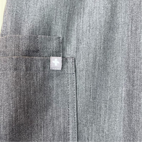 Figs Scrubs Gray Cargo Scrub Pants Size XL - Picture 4 of 10